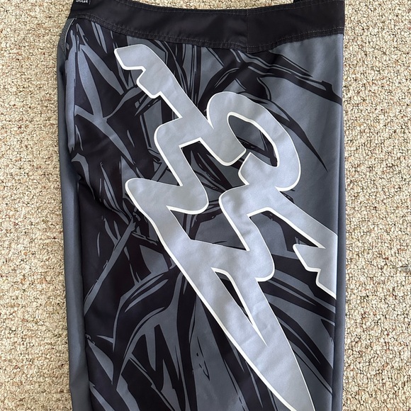 Da Hui mens size 36 board shorts - Picture 4 of 5